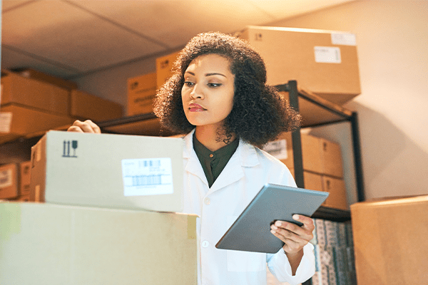 Pharmacien grossiste-répartiteur : approvisionnement et sécurité des médicaments